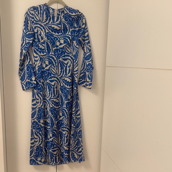 Zara Blue and White Leaf Pattern Dress - Picture 1 of 5